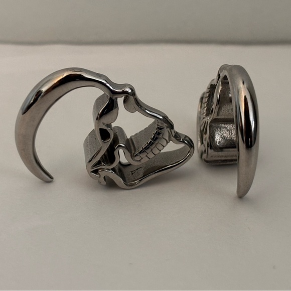 Hanging Skull Tapers - Picture 3 of 6